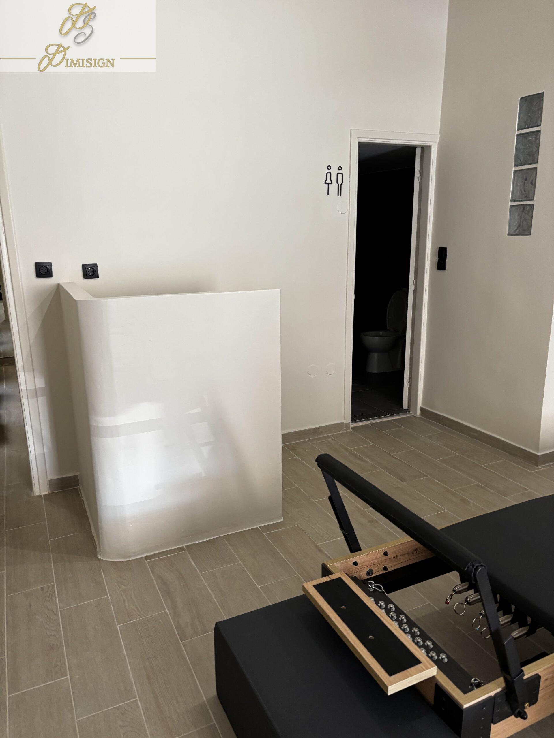 Νέα έργο που ολοκληρώθηκε από την Dimisign στην Νίκαια Αττικής. Studio Pilates -Ανακαίνιση. Κατασκευή Reception